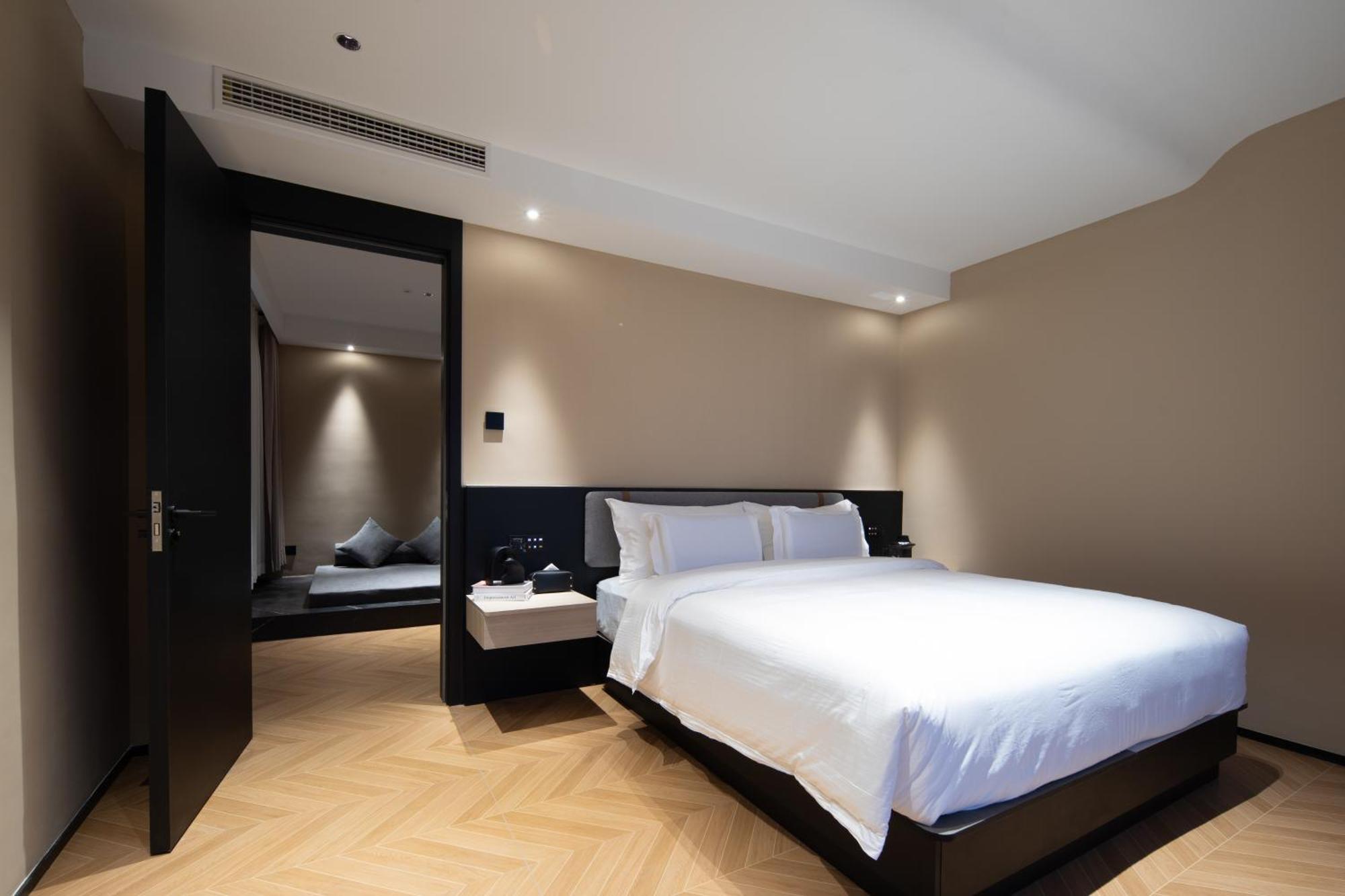 See You Soon At The Ritz Rose Summer Hotel Sanya Esterno foto