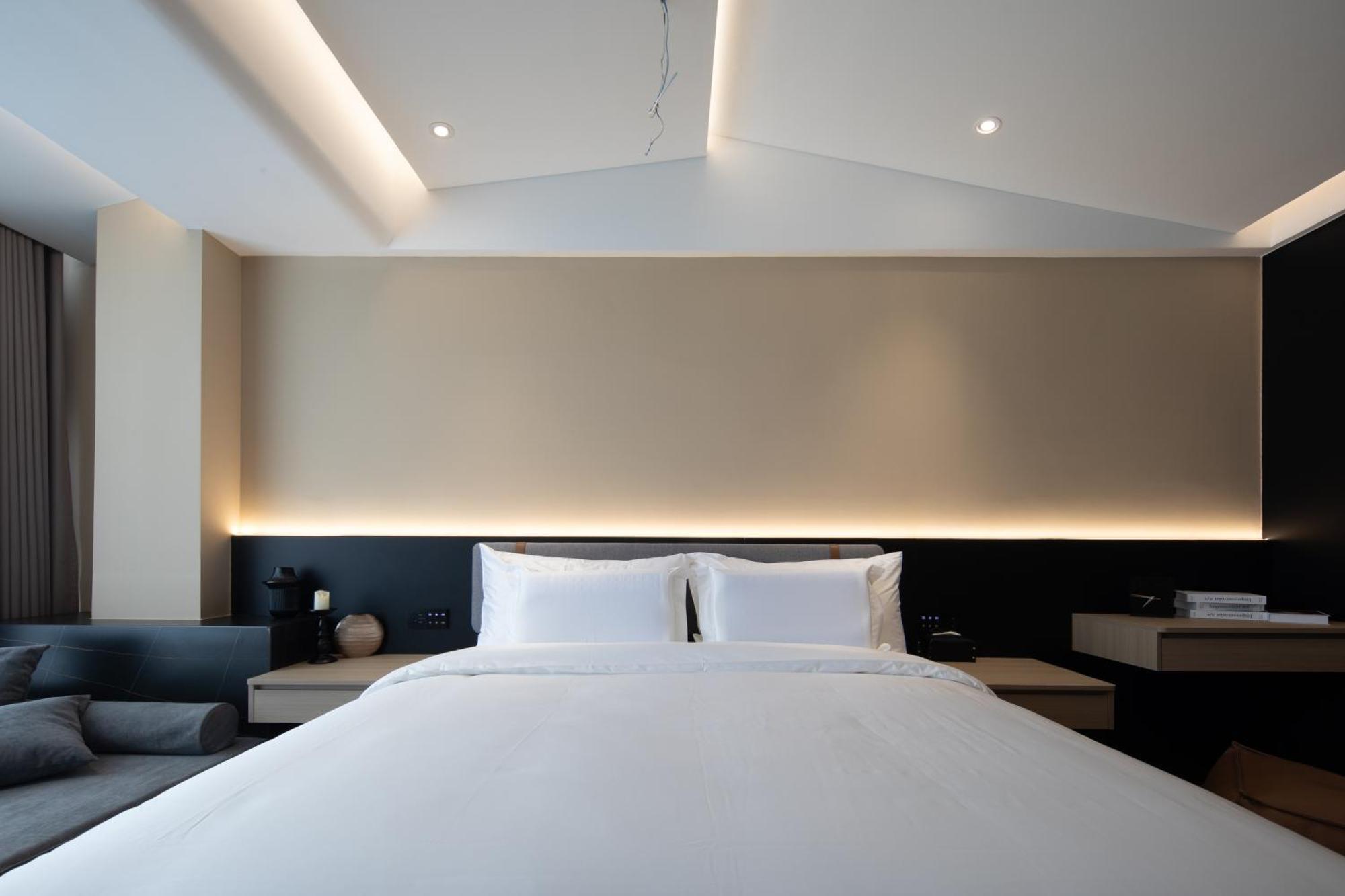 See You Soon At The Ritz Rose Summer Hotel Sanya Esterno foto