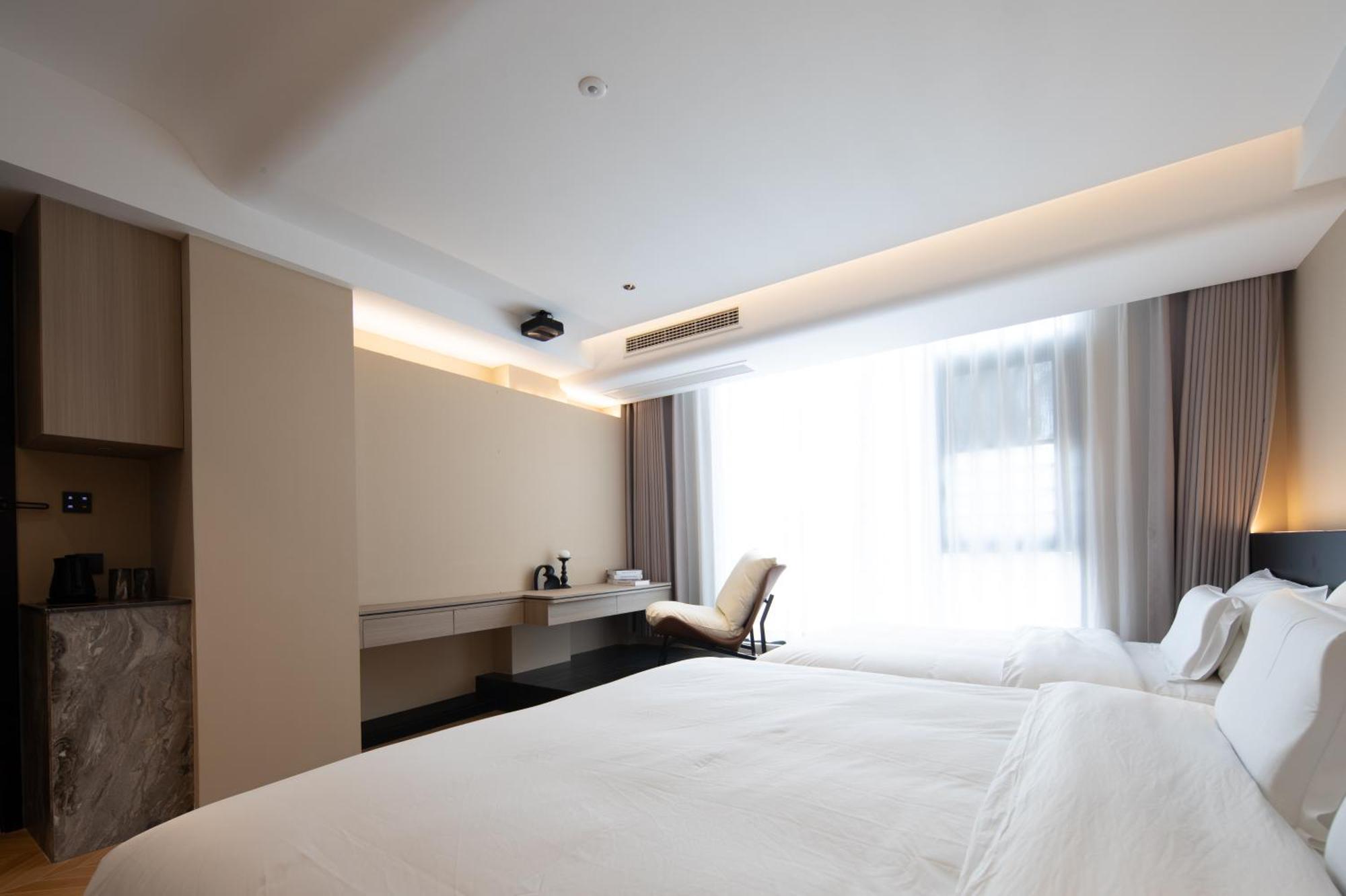 See You Soon At The Ritz Rose Summer Hotel Sanya Esterno foto