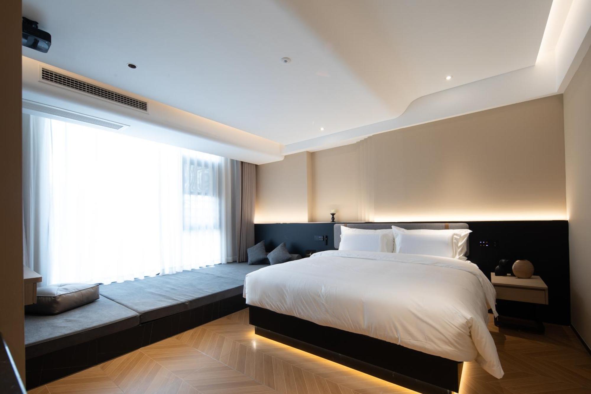 See You Soon At The Ritz Rose Summer Hotel Sanya Esterno foto