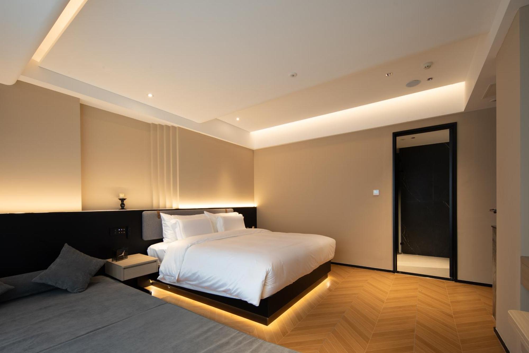 See You Soon At The Ritz Rose Summer Hotel Sanya Esterno foto