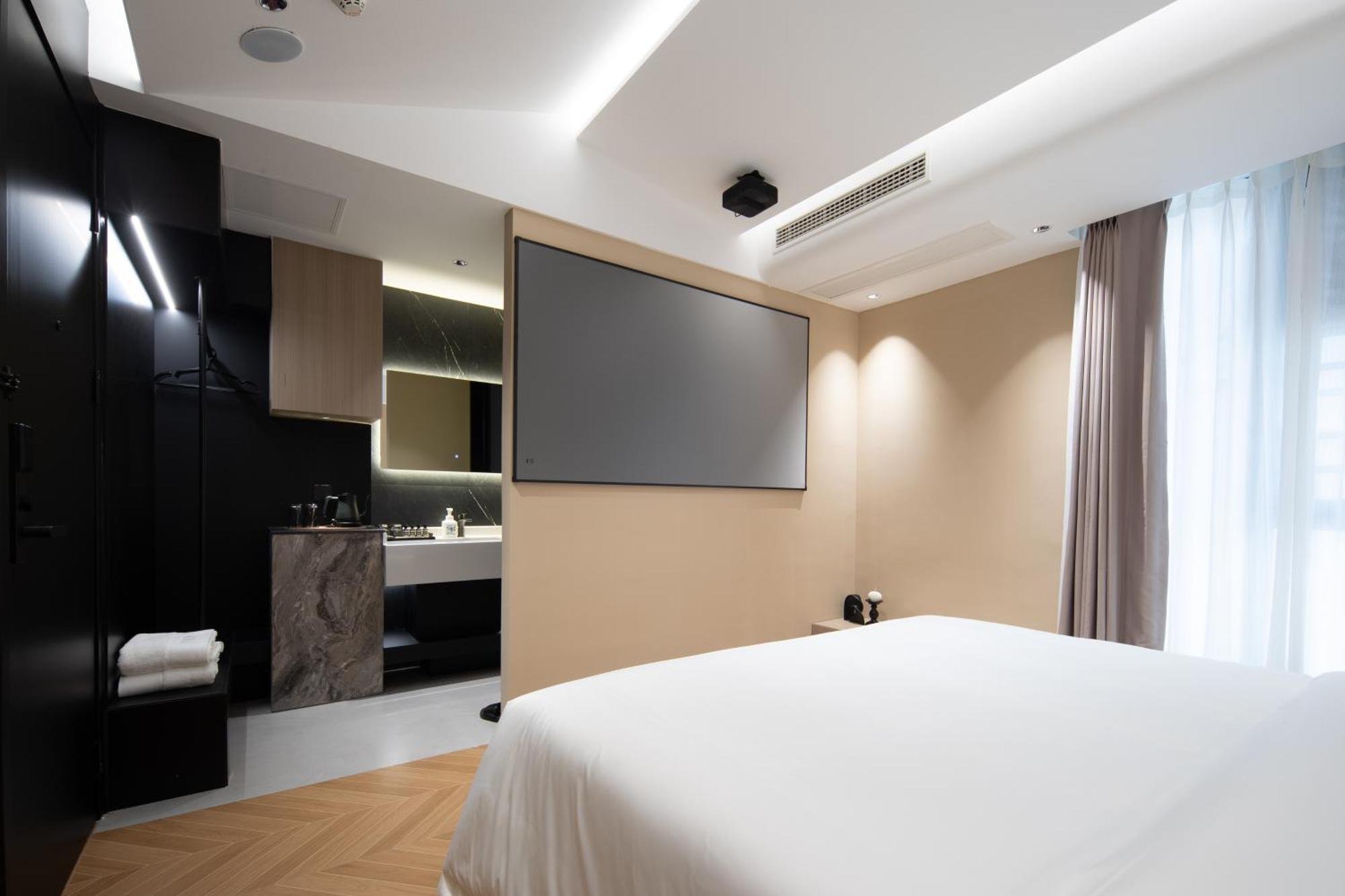 See You Soon At The Ritz Rose Summer Hotel Sanya Esterno foto