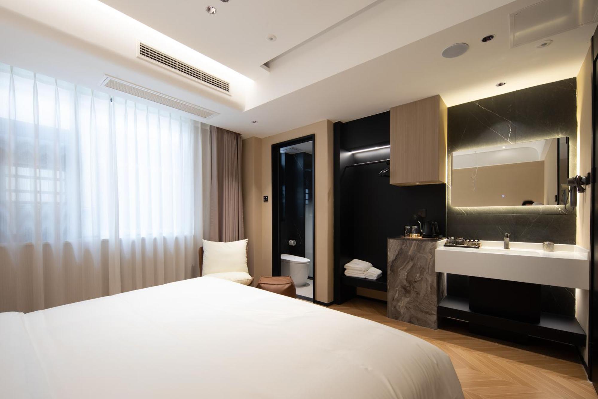 See You Soon At The Ritz Rose Summer Hotel Sanya Esterno foto