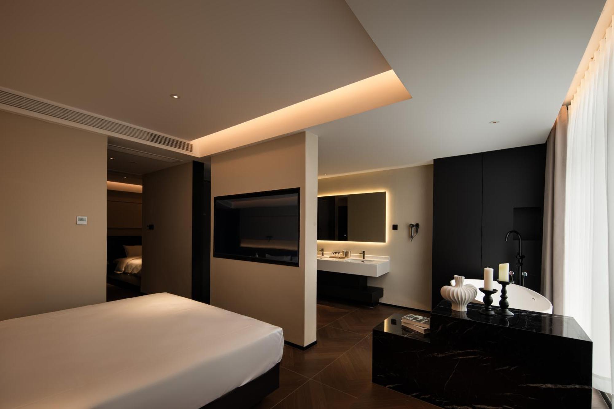 See You Soon At The Ritz Rose Summer Hotel Sanya Esterno foto